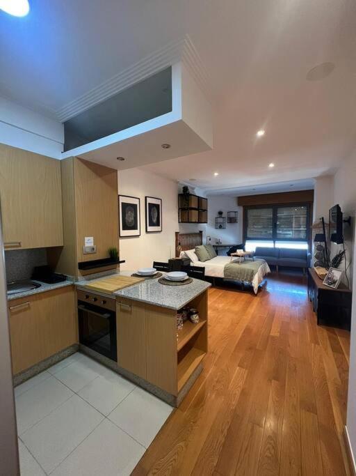 Central Suites Poli Sanz Віго Екстер'єр фото