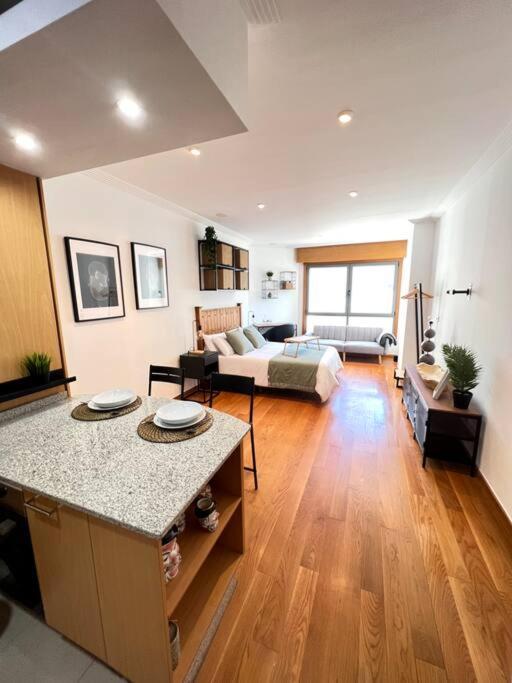 Central Suites Poli Sanz Віго Екстер'єр фото
